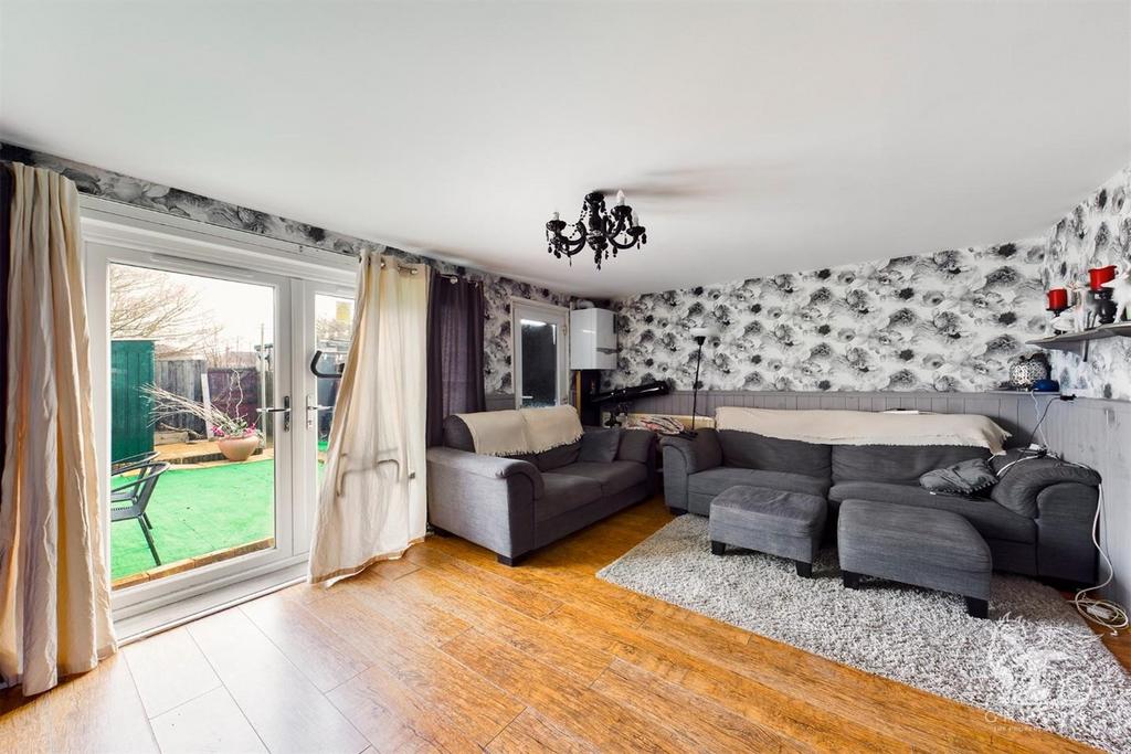 Viola Close, RM15 4 bed terraced house for sale £325,000