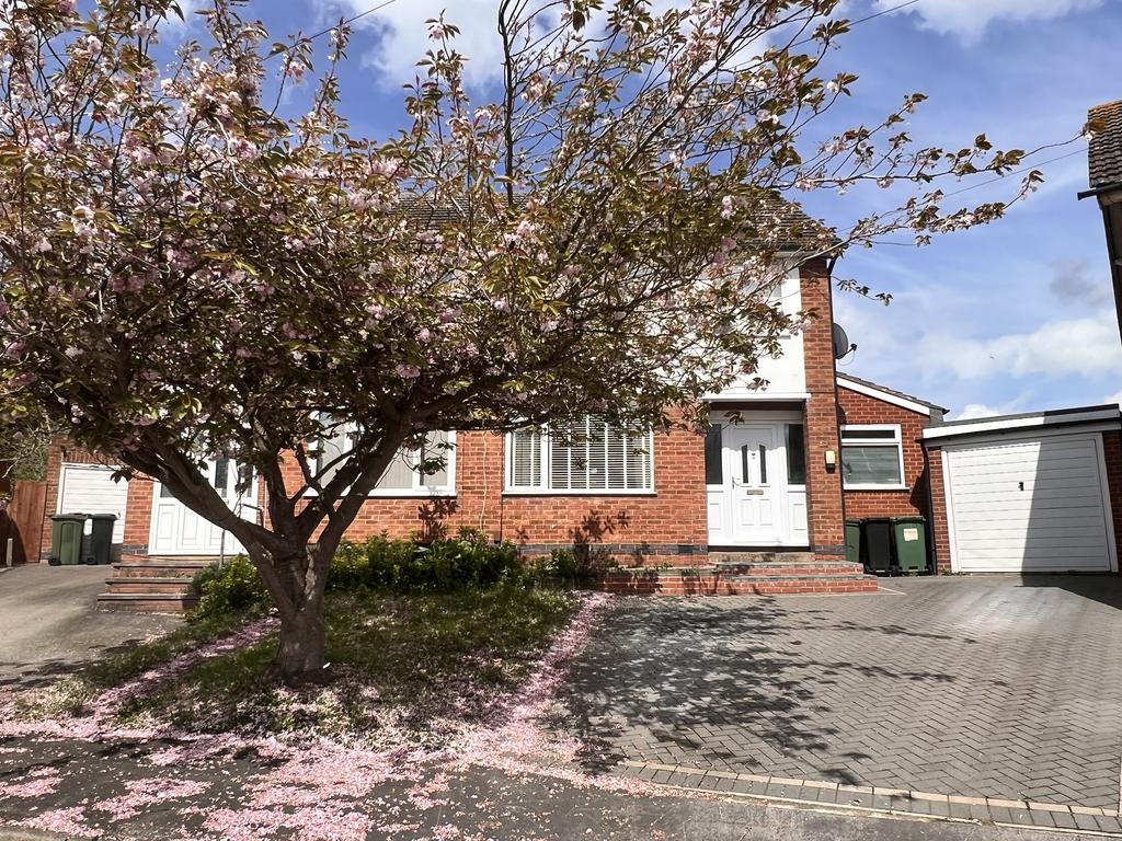 Kent Drive, Oadby, LE2 3 bed semidetached house for sale £350,000