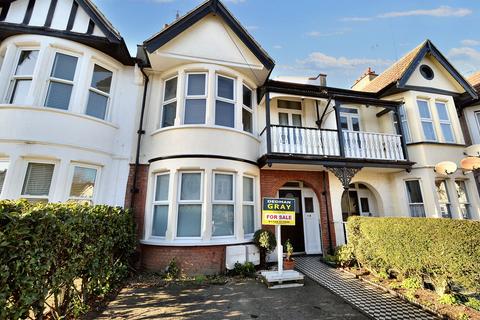 2 bedroom flat for sale, Plas Newydd, Thorpe Bay, SS1