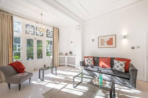 3 bedroom flat for sale, Frognal, Hampstead, London, NW3