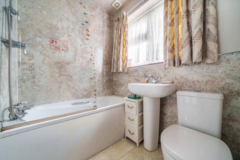 17 Aarons Hill, Godalming, GU7 2LG