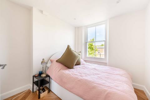 1 bedroom flat for sale, Cambridge Gardens, North Kensington, London, W10