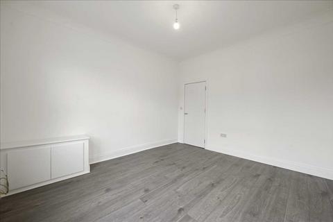 2 bedroom apartment to rent, Garratt Lane, London