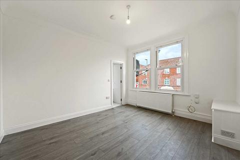 2 bedroom apartment to rent, Garratt Lane, London