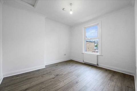 2 bedroom apartment to rent, Garratt Lane, London