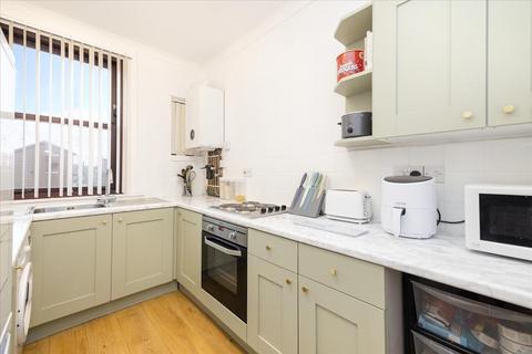 39 Birkenside, Gorebridge, EH23 4JB