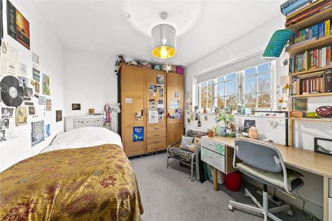 23 Twining Avenue, Twickenham, TW2 5LL