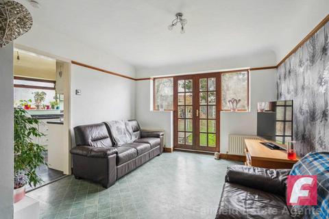 3 bedroom semi-detached bungalow for sale, Compton Place, Carpenders Park