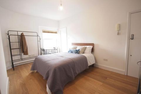 Studio to rent, Courtyard House, Rotherhithe New Road, Surrey Quays, SE16