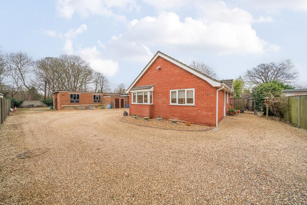 Rectory Road, Coltishall, NR12 3 bed detached bungalow £550,000