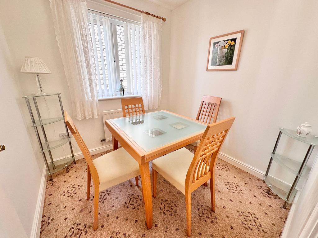 Bedroom/Dining room