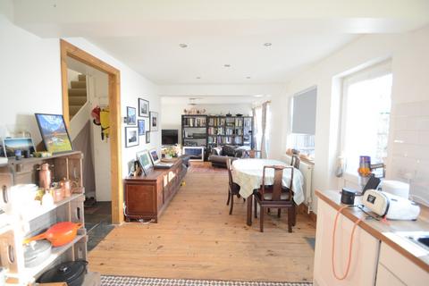 3 bedroom semi-detached house for sale, Walton On Thames