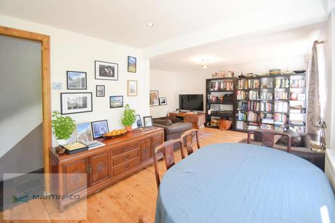 3 bedroom semi-detached house for sale, Walton On Thames