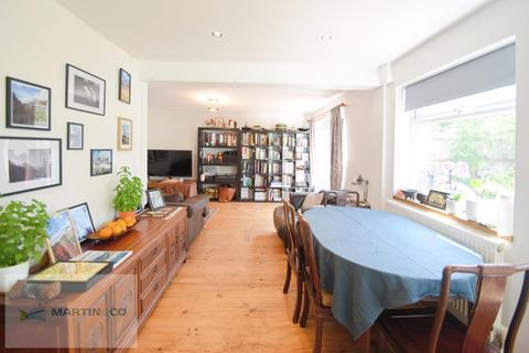 3 bedroom semi-detached house for sale, Walton On Thames