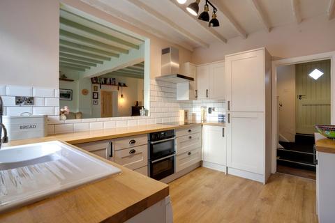 3 bedroom cottage for sale, Combeinteignhead, TQ12 4RA