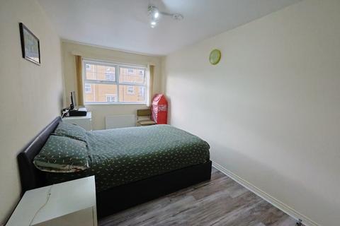 2 bedroom flat for sale, Warren Way, Edgware HA8