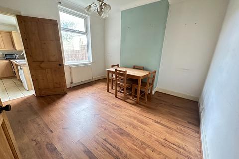 3 bedroom terraced house for sale - Turners Road South, Luton
