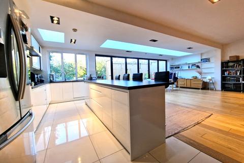 19 Beechcroft Avenue, London, NW11 8BJ