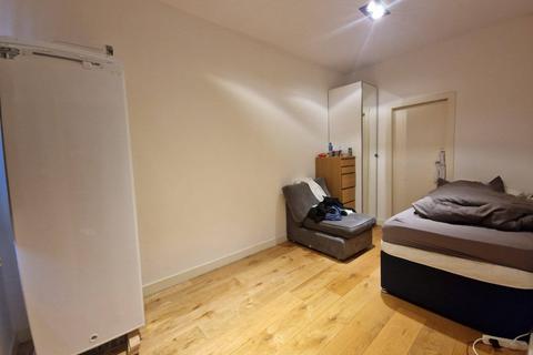19 Beechcroft Avenue, London, NW11 8BJ