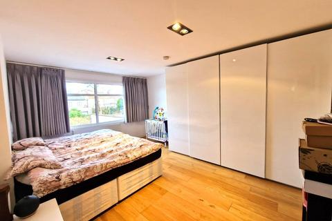 19 Beechcroft Avenue, London, NW11 8BJ