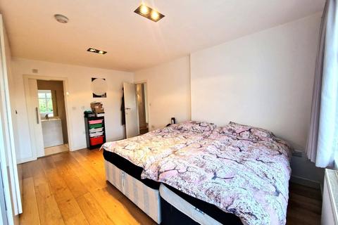 19 Beechcroft Avenue, London, NW11 8BJ