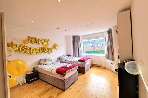 19 Beechcroft Avenue, London, NW11 8BJ