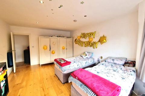 19 Beechcroft Avenue, London, NW11 8BJ