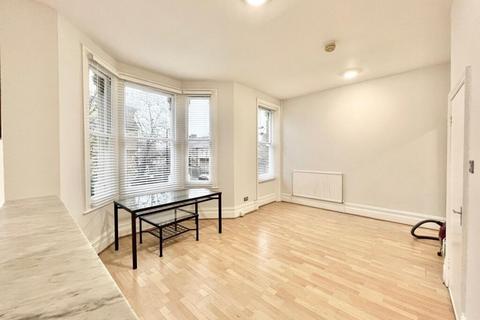 2 bedroom flat to rent, Fernhead Road, London