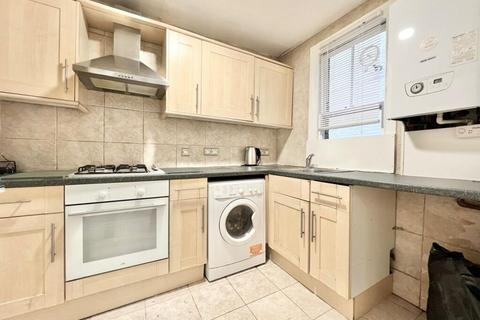 2 bedroom flat to rent, Fernhead Road, London