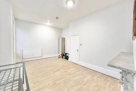 2 bedroom flat to rent, Fernhead Road, London