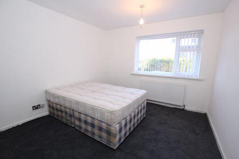3 bedroom property to rent, 39a Rochdale Road, Middleton M24 2PT