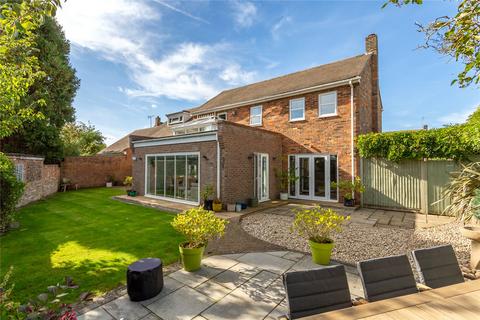 4 bedroom detached house for sale, St. Georges Close, Toddington, Dunstable, Bedfordshire, LU5