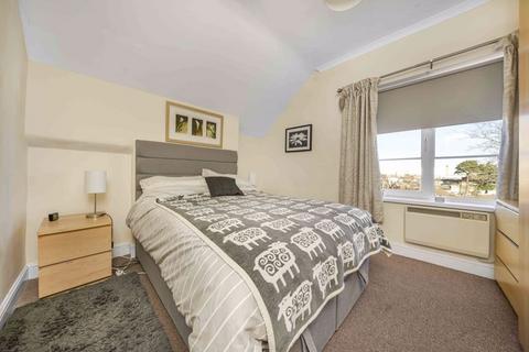 2 bedroom penthouse for sale, 59 Upton Park, Slough