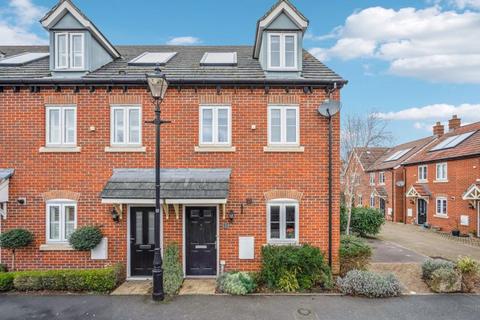 74 Corbetts Way, Thame, OX9 2FN