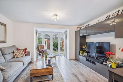 74 Corbetts Way, Thame, OX9 2FN