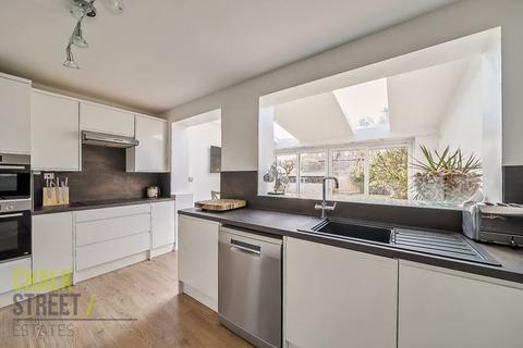 121a Burnway, Hornchurch, RM11 3SW
