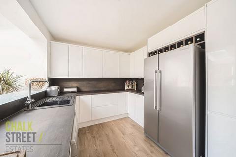 121a Burnway, Hornchurch, RM11 3SW