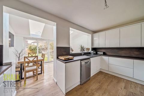121a Burnway, Hornchurch, RM11 3SW