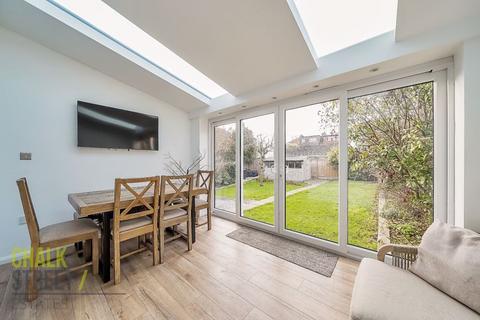 121a Burnway, Hornchurch, RM11 3SW