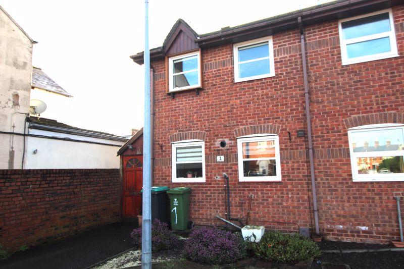 Talbot Court, Wrexham 2 bed semidetached house for sale £155,000