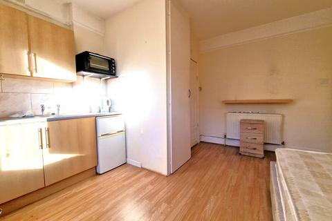 1 bedroom in a house share to rent - Old Bedford Road, Luton
