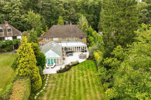 Wellswood Deadhearn Lane, Chalfont St Giles, HP8 4HG