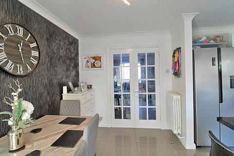 73 Bentley Drive, Church Langley, Harlow, CM17 9QT