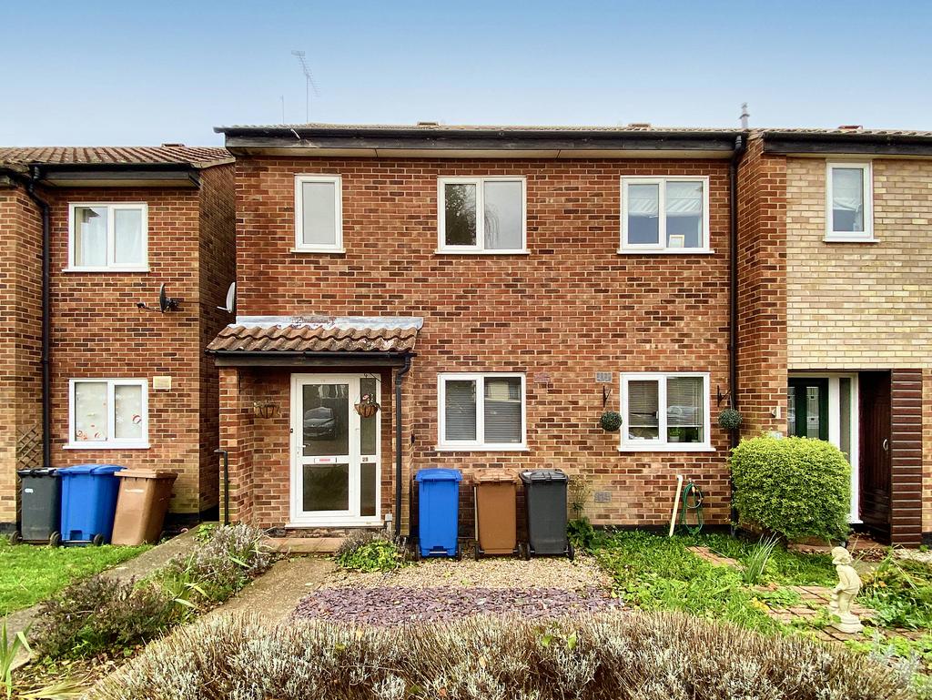 Rushbury Close, Ipswich IP4 3 bed semidetached house to rent £1,070