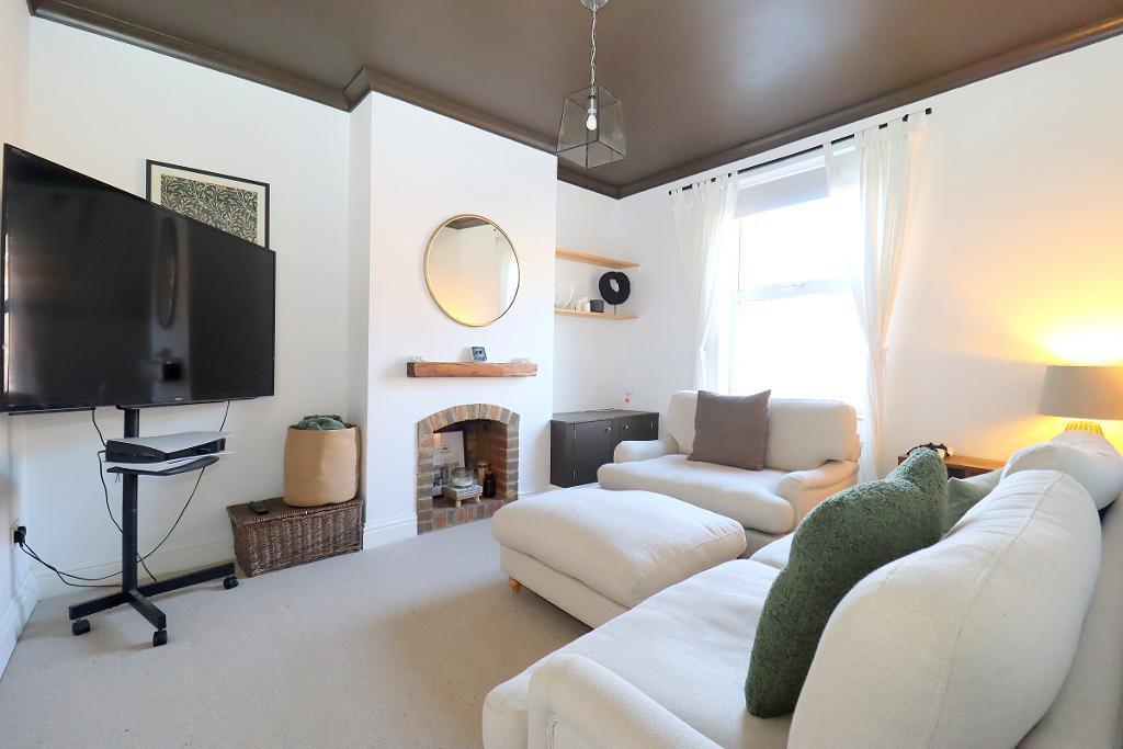 St Pauls Road, South Luton, Luton, Bedfordshire, LU1 3RX 3 bed terraced