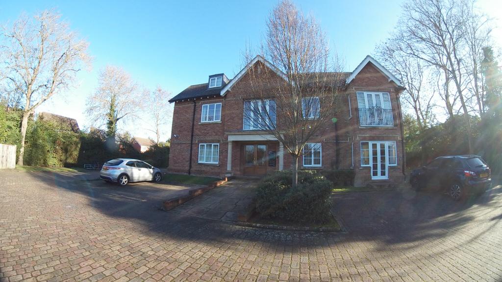 Lakeside, Bracknell 2 bed apartment £1,325 pcm (£306 pw)