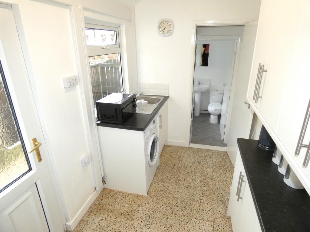 Titchfield Street, Mansfield 3 bed terraced house to rent £650 pcm (£