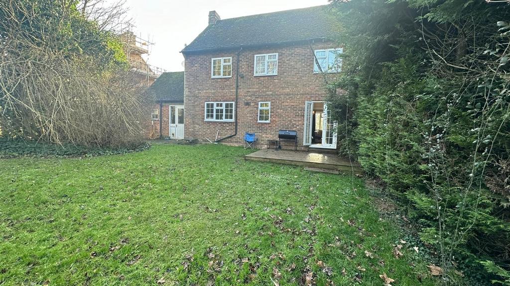 3 bedroom House Lilley near Luton/Hitchin LU2 8LR 3 bed semi
