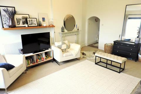 2 bedroom apartment to rent, Adelaide Crescent, Hove