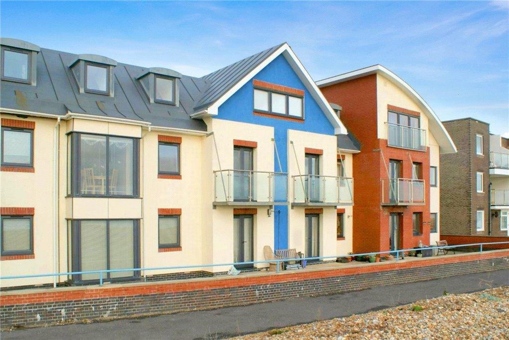 Beach Front, Hayling Island 2 bed flat - £900 pcm (£208 pw)